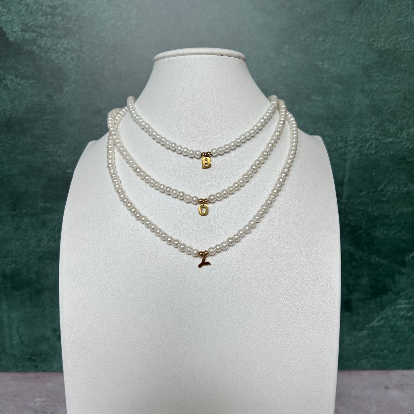 Collar Iniciales Beads Blancas